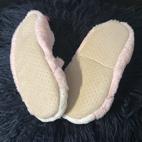 Light pink unicorn slippers. Fits size 5-6 youth - Picture 4 of 4